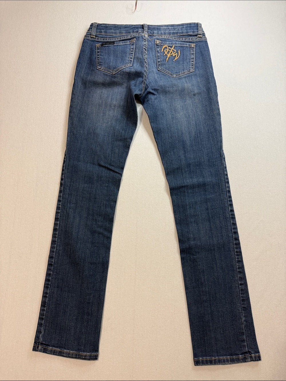 Classic Straight-Leg Dark Blue Jeans with Embroidered Pocket